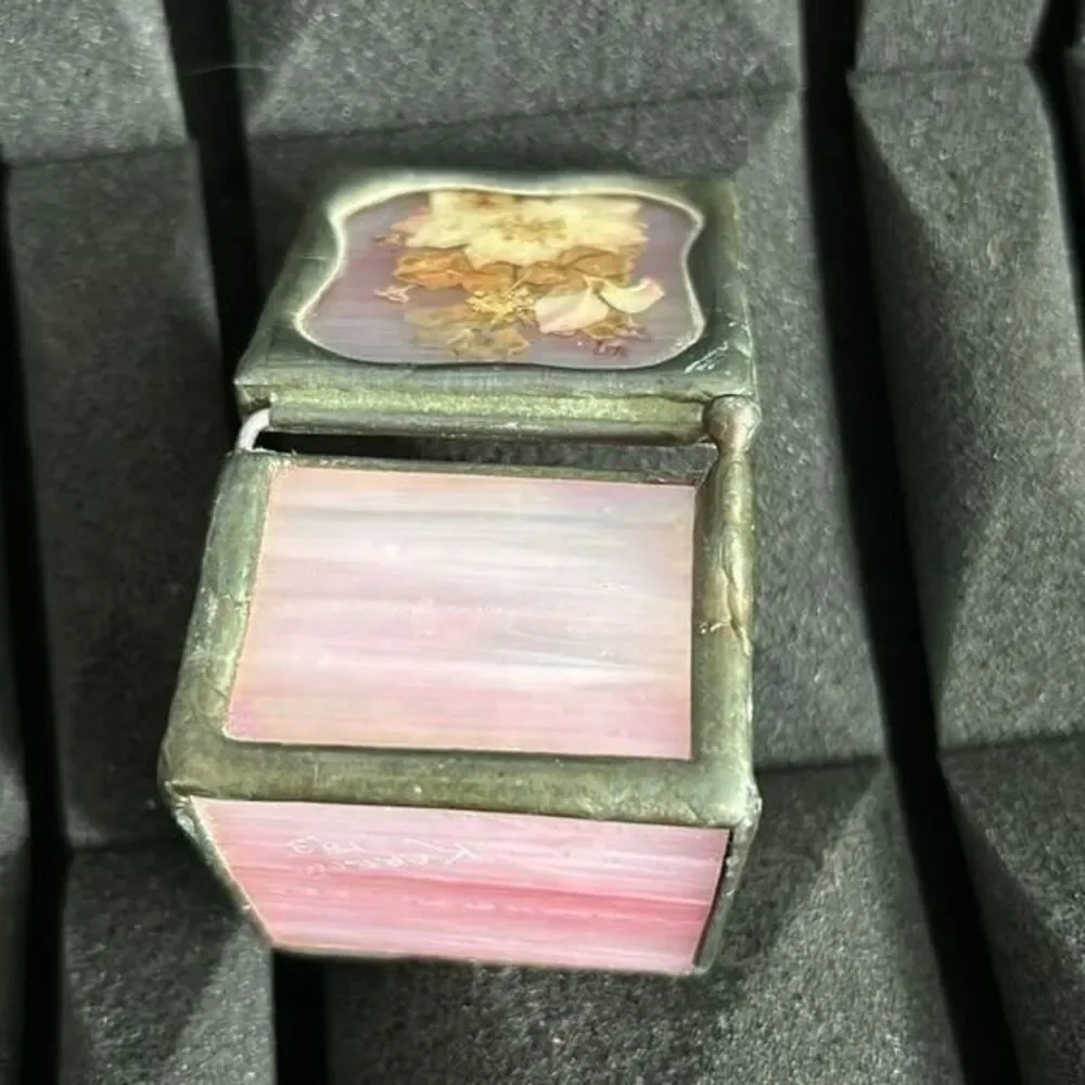 Stained pink glass press flowers 2”x2”x2” trinket box vintage